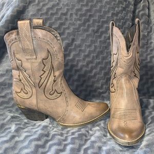 Very Volatile Los Angeles Cowboy Ankle Boots 7.5